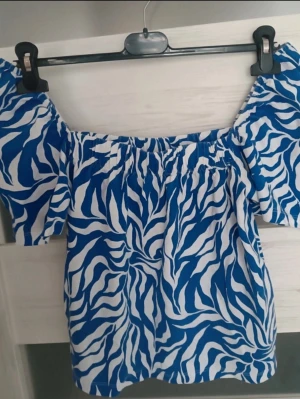 h&m topp - säljer den här populära toppen från h&m som endast är använd nån fåtal gång 😊