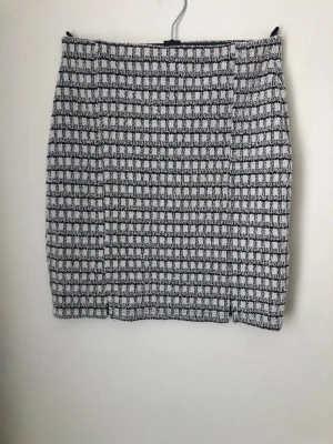 Kjol - Superbra skick Stl 34