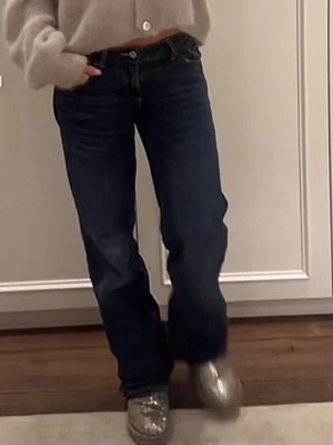 Zara jeans  - Säljer dessa Zara jeans som är helt slutsålda på hemsidan!!!❤️❤️perfekta till allt 