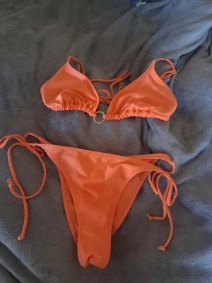 Bikini - Korallrosa bikini xs, överdelen är Aa cupa