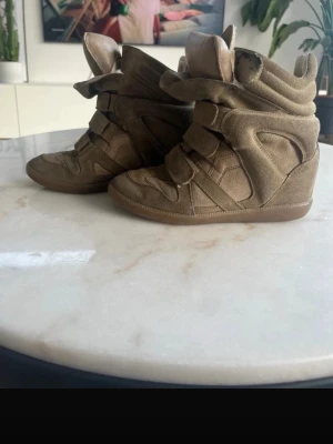 ÄKTA isabel marant skor!🤗 - Jättefina isabel marant skor säljer pga av storleken för de är lite för små!🤗kan diskutera vid priset!!😙