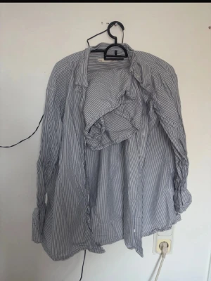 Pyjamas sett ifrån lager 157 - Skjortan är använd fåtal gånger stl S men passar M/L fint och shortsen är använda en del stl L