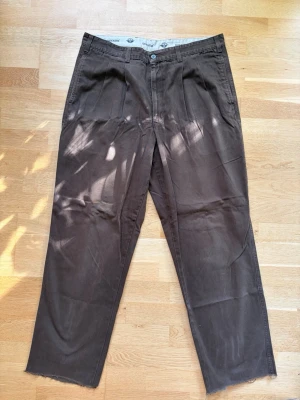 Bruna baggy jeans - Använda men i gott skick!