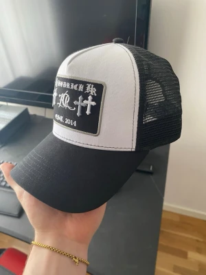 Hoodrich keps - Hoodrich keps ny, svart/vit. Går inte ner pris