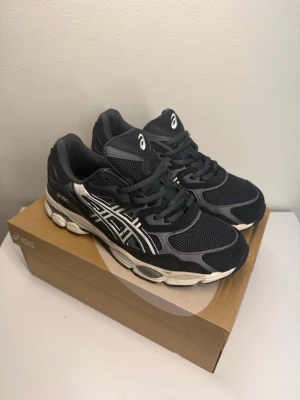 Asics gel nyc  - Helt nya. Storlek 43,5 men passar också 43. Med box. Snabba affärer prioriteras