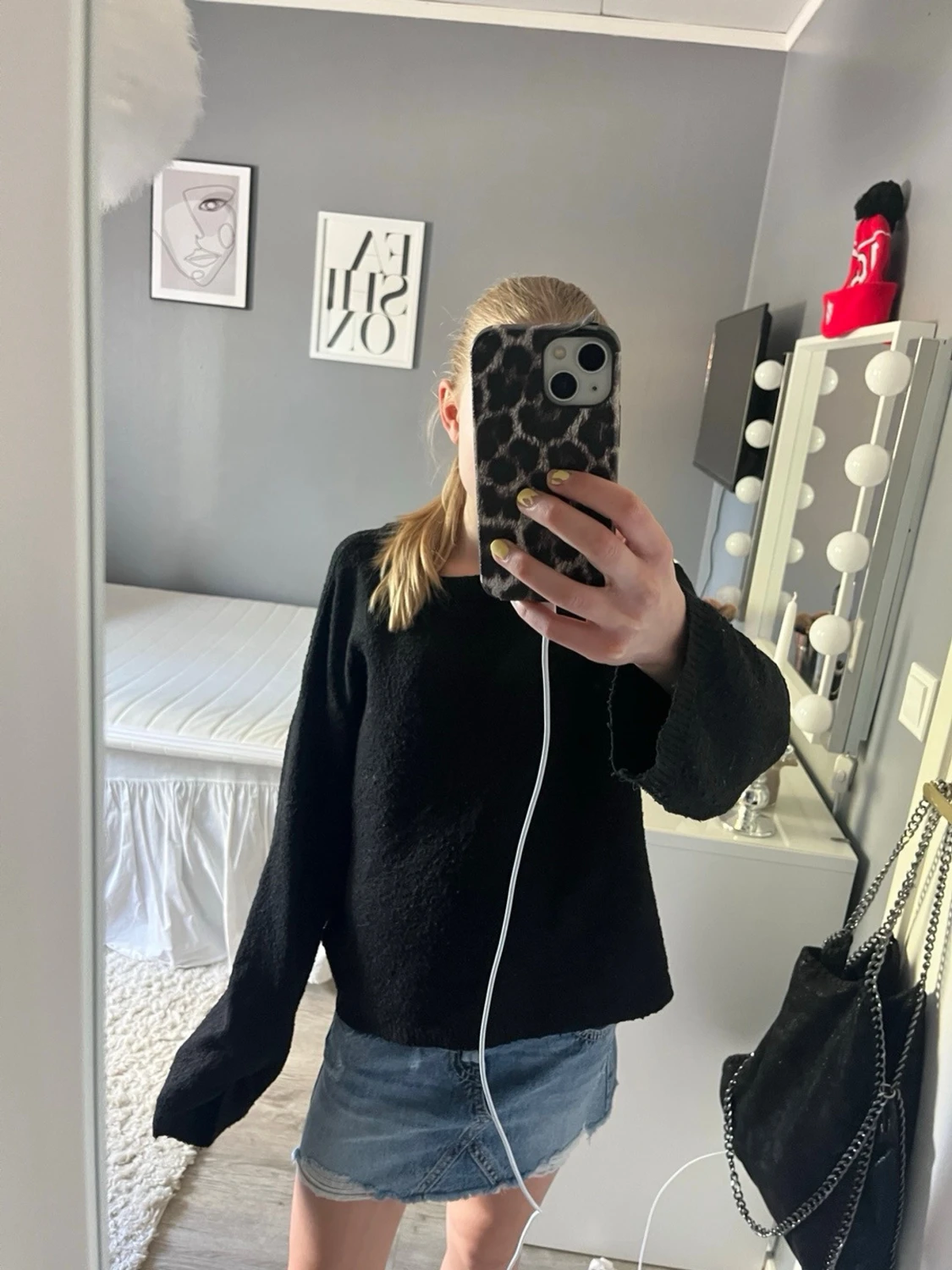 Blå jeanskjol med slitningar - 2