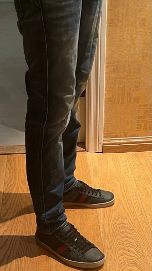 Replay anbass jeans - Ett par sköna jeans från replay, en väldigt eftertraktad modell som är oroligt snygg och galen passform, pris kan diskuteras vid snabb affär