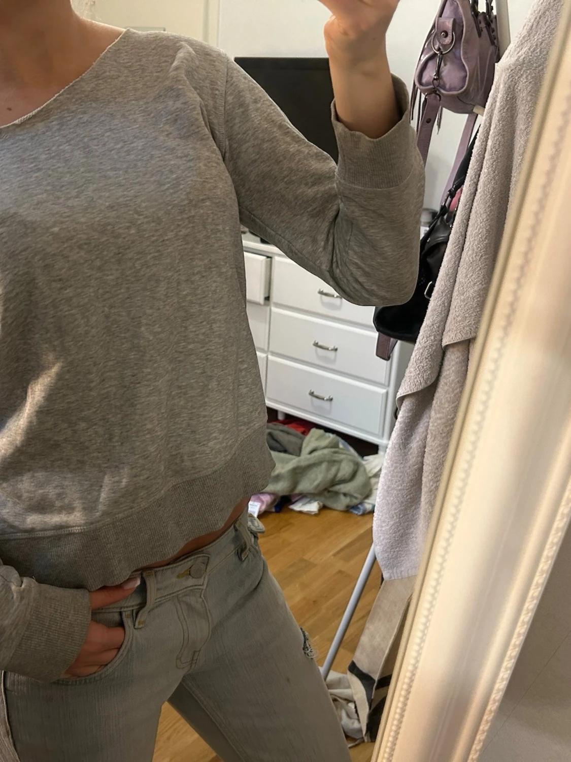 Grå off-shoulder sweatshirt - 2