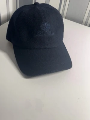 Loro Piana Cap - Snygg och fräsch Loro Piana keps till salu. Garanterade komplimanger kommer du få:)))