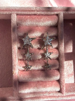 Silvriga örhängen - Handgjorda örhängen med s925 silver✨ Vattentåliga och allergivänliga!🌊🫶🏼