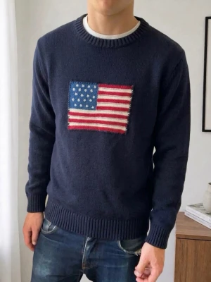 Gant USA tröja  - Säljer en lite tjockare stickad tröja från gant med USa logga!! Tröjan är lite tjockare och passar därav perfekt nu till vintern. Den är i strl L men skulle säga den sitter som en M, hör gärna av er vid frågor er funderingar!!
