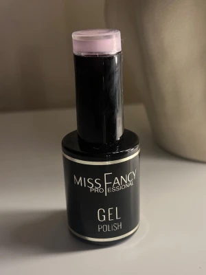 Rosa missfancy gellack - har använts några få gånger, cirka 85% kvar🩷🩷 