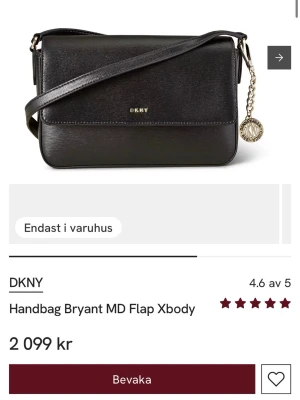 DKNY väska värd *2099 kr - Säljer denna fina väska då den inte kommer till användning för mig. Den är i väldigt bra kvalité och passar bra till vilken outfit som helst 💓 