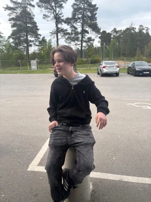 Jobbig unge som tappar dag ut och dag in - Köp denna jobbiga unge 
