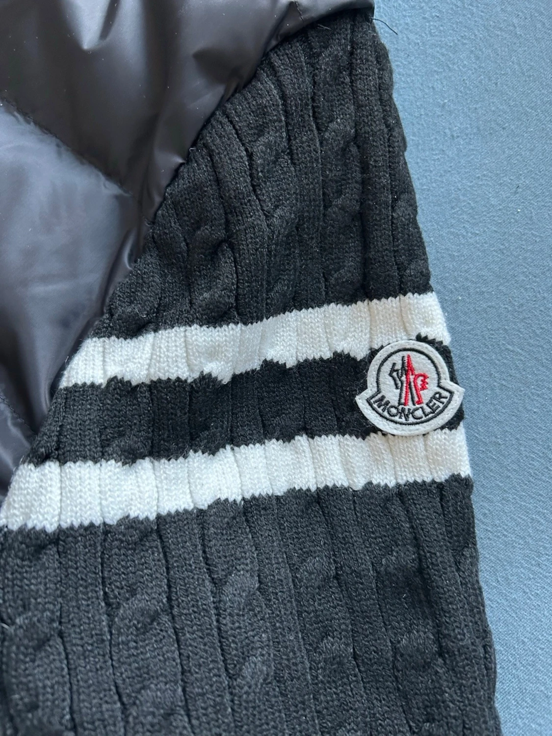 Svart pufferjacka från Moncler - 2