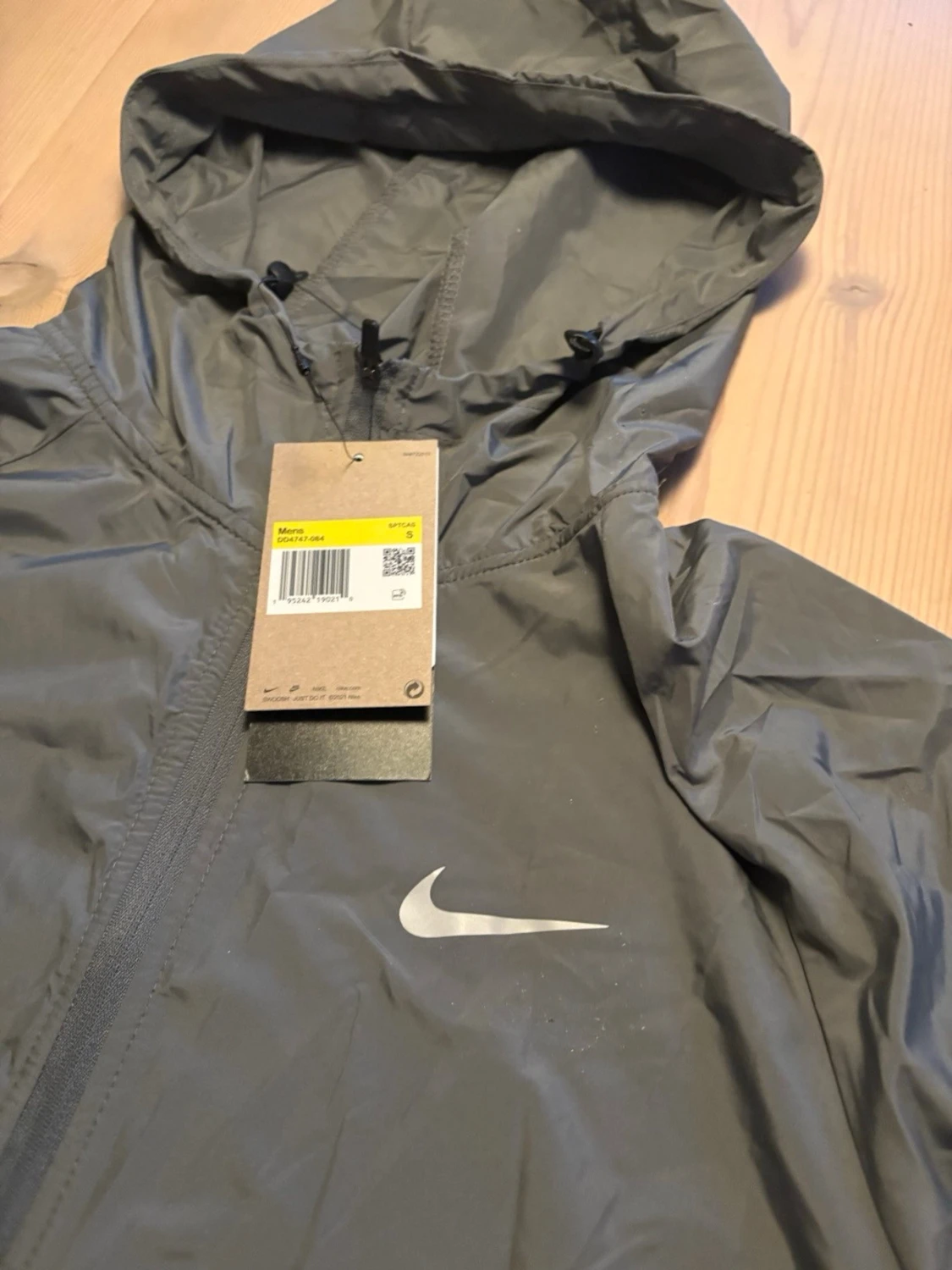 Grå Nike vindjacka med huva - 1
