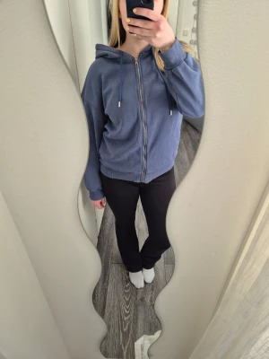 Blå zip up hoodie - Fint skick, bra material❣️