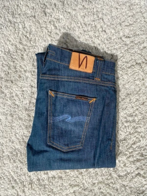 Nudie jeans ( Lean Dean ) - Riktigt schyssta Nudie jeans i Lean dean, passar mig som är 183 skriv vid info/bilder