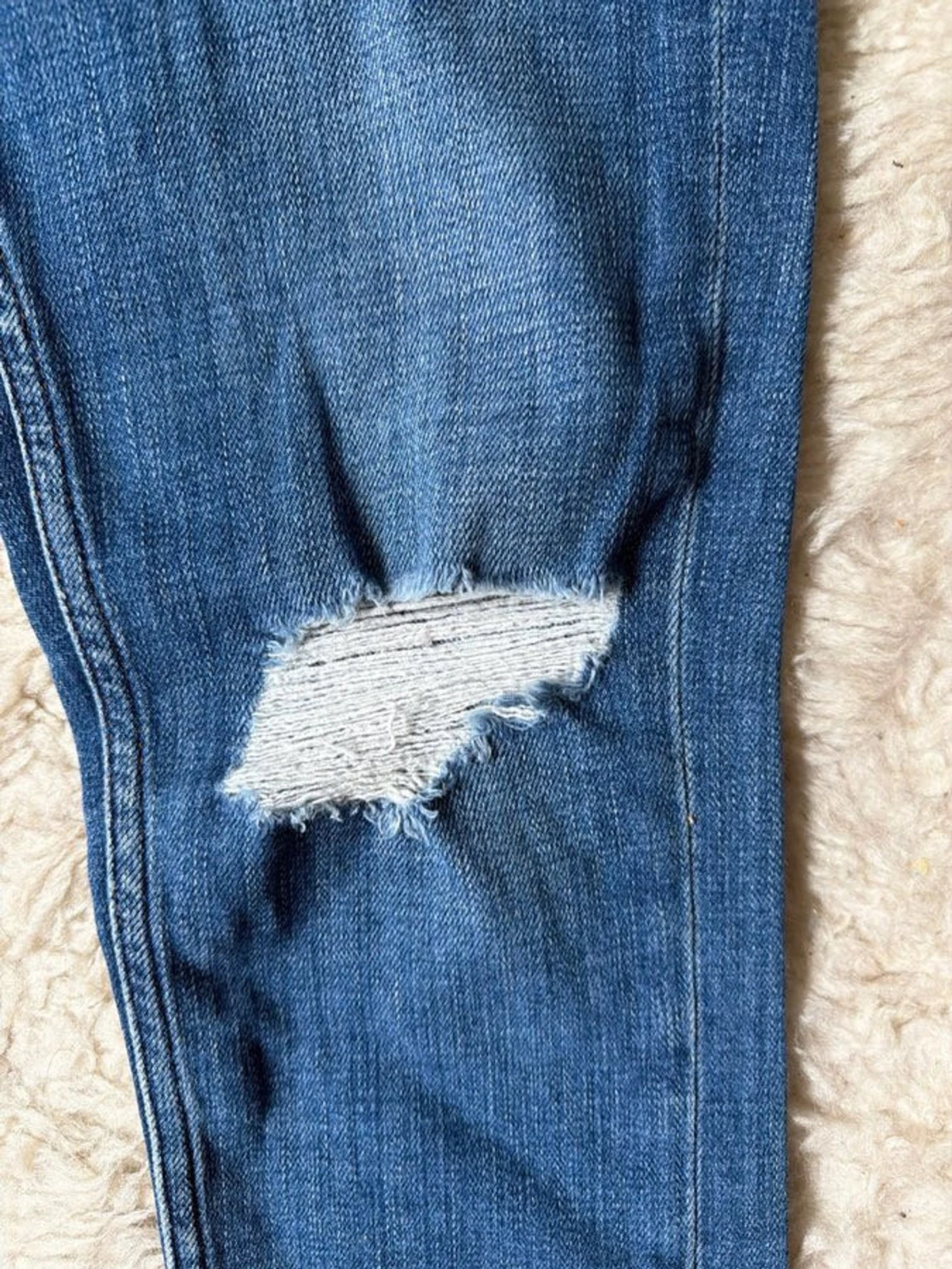 Blå slitna skinny jeans med hål - 3