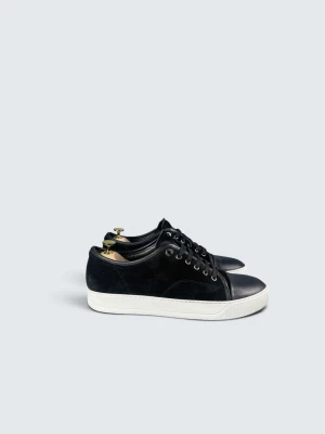 Lanvin DBB1 Cap Toe Sneaker - Skick: 8/10, fräschats till med vitningskräm. | Ingår: Allt OG. | Nypris: +- 5200 SEK. | Storleken är UK8.