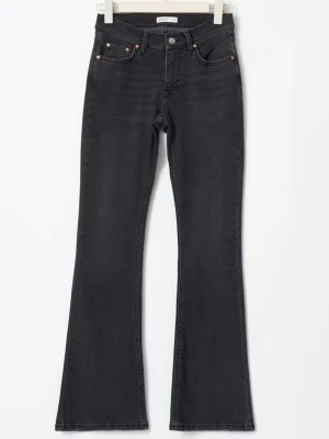 Svarta bootcut jeans från Gina Tricot - Snygga svarta bootcut jeans Gina Tricot. Dem är i fint skick.