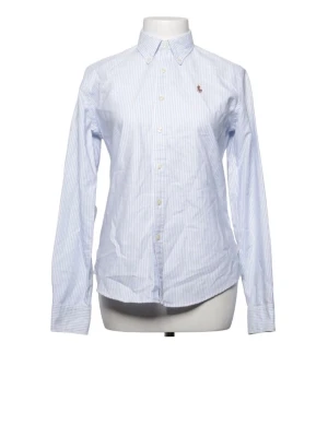 Blårandig skjorta från Ralph Lauren - Skit snygg klassisk blårandig skjorta från Ralph som passar perfekt inför sommaren. Mycket bra skick, finns inga tecken på användning.