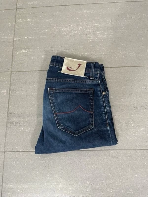 Jacob Cohën Jeans  - Säljer nu dessa riktigt snygga Jacob Cohën Jeans i Style 688, mått: ca 38,5 cm midja o 110 cm längd. skriv för fler bilder/frågor🙌🏼 