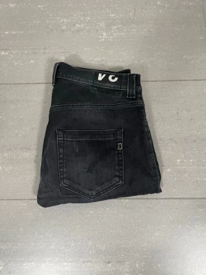 Dondup Jeans  - Säljer nu dessa Dondup Jeans, mått: 43 cm o 102 cm. skriv för fler bilder/frågor🙌🏼