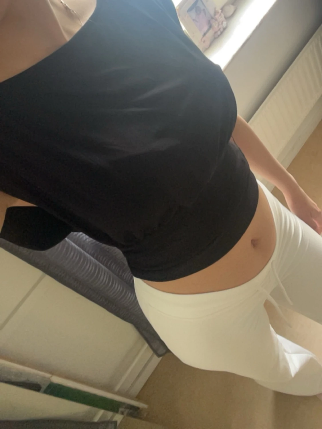 Svart croppad ärmlös topp - 2