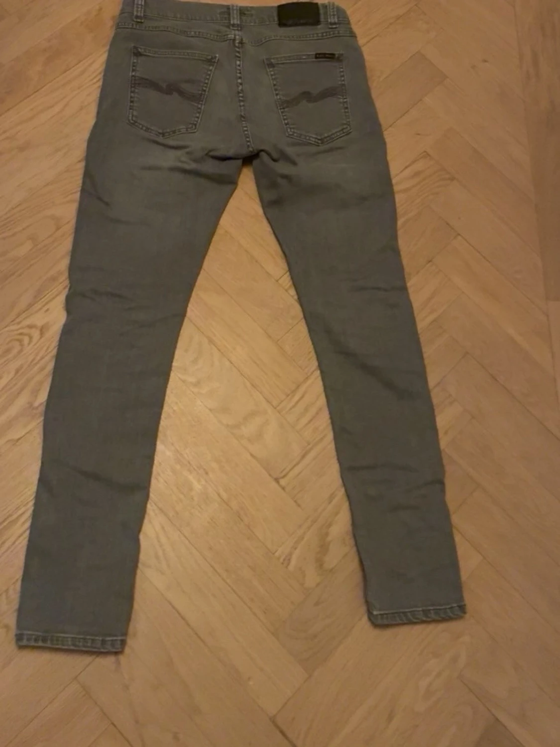 Gråa nudie jeans - 1
