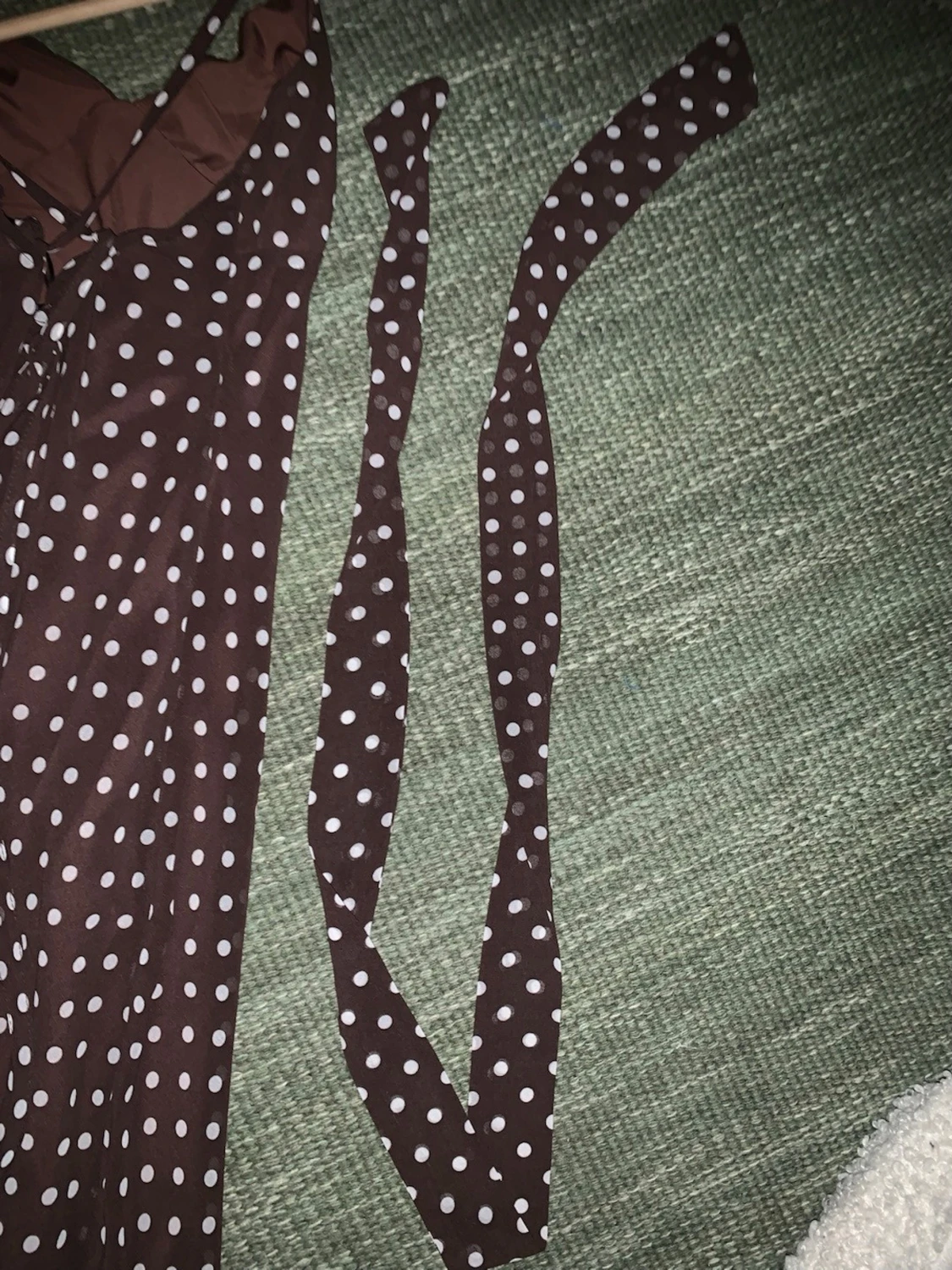 Brun prickig långklänning med scarf - 2
