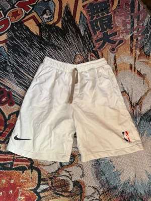 Nike Shorts - Säljer mina shorts eftersom dem är för små. Står att det storlek L men passar mer S