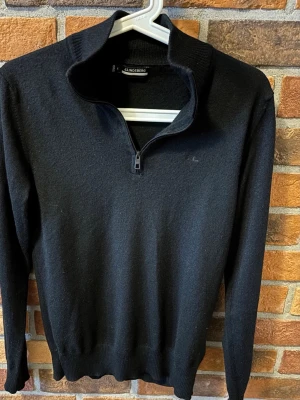 J Lindberg halv zip - J Lindberg halv zip tröja i mycket bra skick 👏 | Tröja har storlek XS 📏 men var en tidigare M som jag krympte | Vid frågor är det bara att skriva ✍️ | Feakt inom 48h 📦