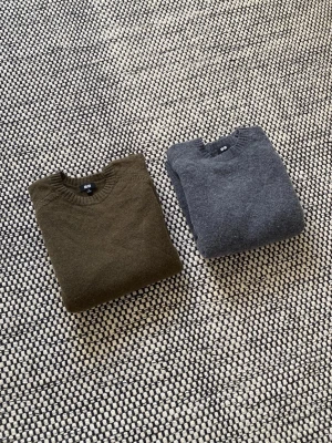 Bundle: Två stickade tröjor från Uniqlo - Bra skick Strl: M Skriv för fler frågor eller bilder!🙌