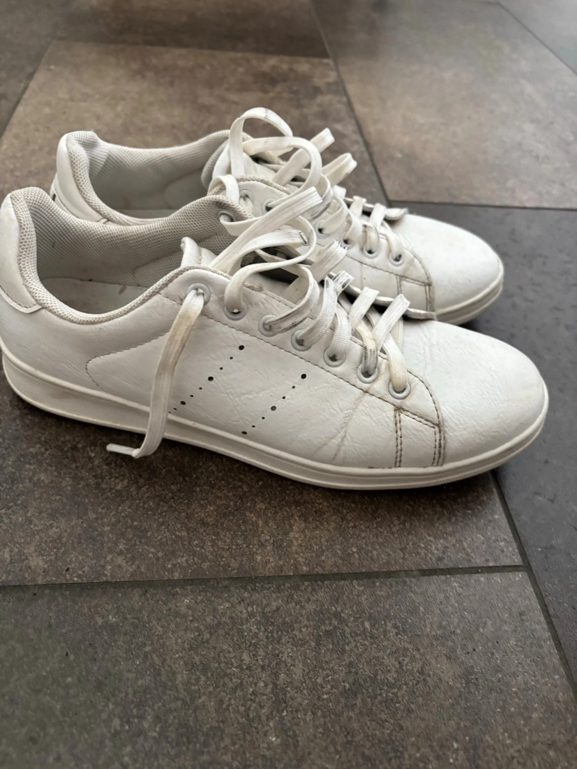 Sneakers  - 1