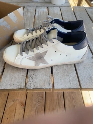 Golden goose  - Riktigt snygga golden goose storlek 43 skick 10/10 vid frågor hör av dig 🤙🏽 
