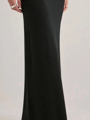 Svart långkjol i mjukt tyg - En stilren svart långkjol i mjukt, följsamt material. Kjolen har en rak och enkel siluett som ger en elegant look. Perfekt för dig som gillar minimalistisk stil och vill ha en klassisk svart kjol. Helt ny med prislapp kvar!