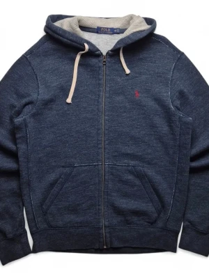 Polo Ralph Lauren zip hoodie - Säljer min pojkväns zip hoodie från polo Ralph lauren i mycket bra skick, skriv för frågor eller fler bilder.