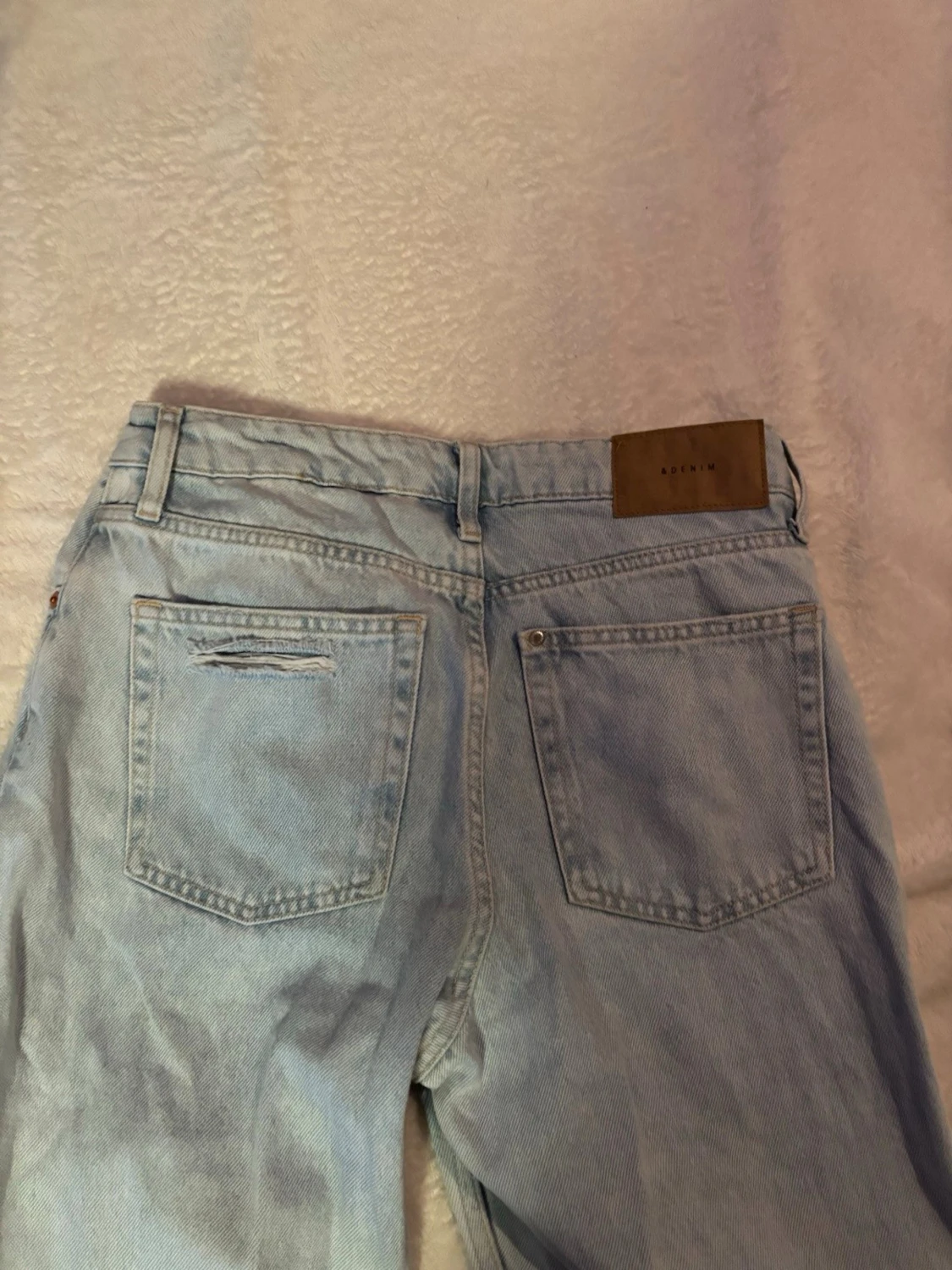 Ljusblå ripped jeans från H&M - 1