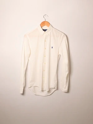 Ralph lauren skjorta - Ralph lauren skjorta, Storlek XS, Slimfit, Skick 7/10.  Hojta till vid frågor eller funderingar så bemöter vi dig snabbt och professionellt.  /Team Trovata 💛 