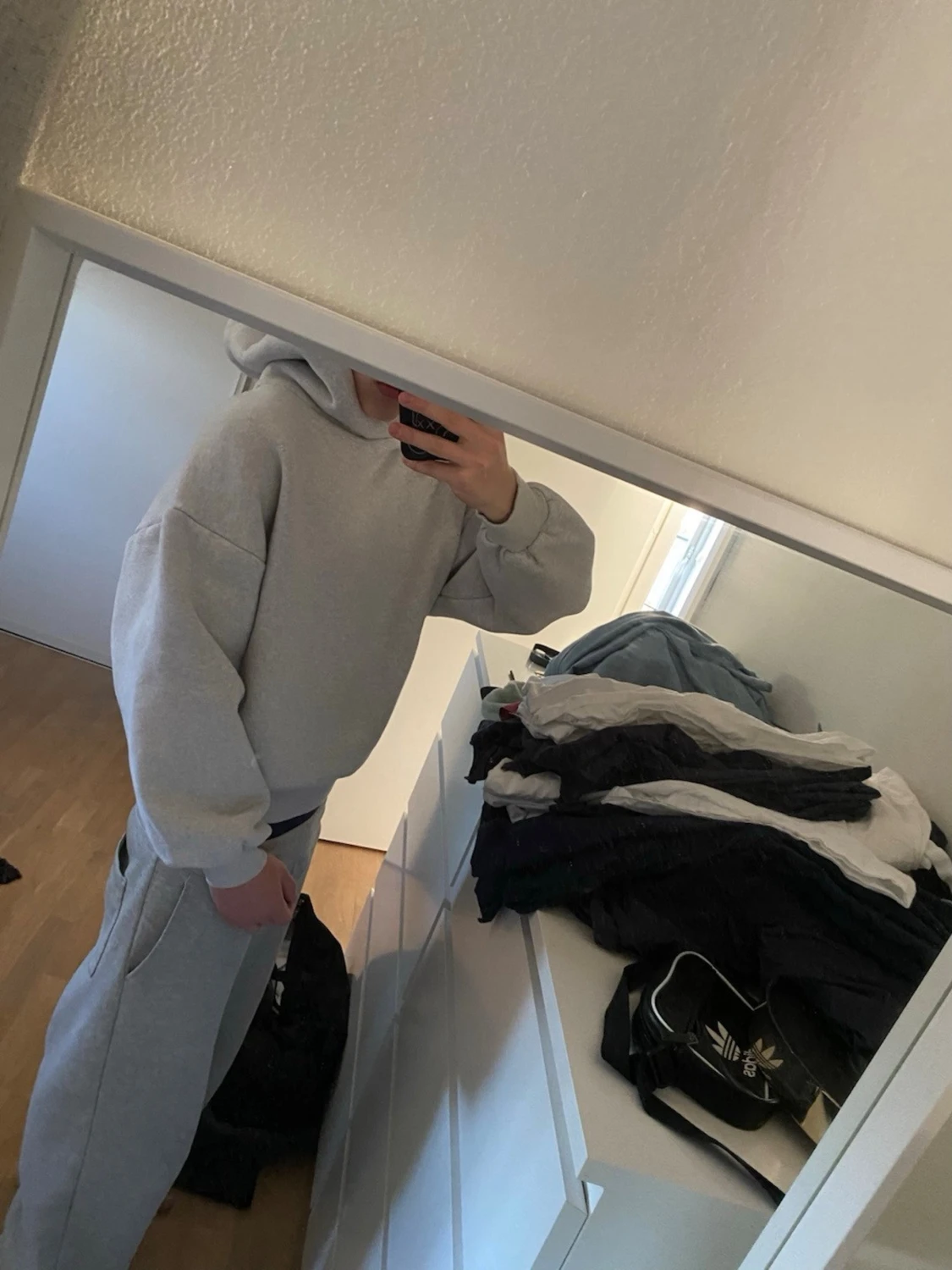 Ljusgrå hoodie från Velour Garments - 3
