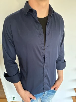 Eton skjorta  - Eton skjorta slim fit herr| pris:349kr| Storlek: M| skick:9,8/10| hör av dig vid minsta lilla fundering eller fråga| 