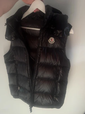 Moncler väst - Inget fel med den här ingen andvändning till den