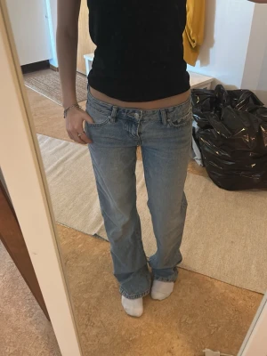 Gina straight jeans  - Supersnygga lågmidjade jeans ifrån gina!❣️Inga defekter. Storlek 34 och jag är 160 cm!
