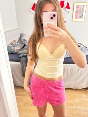 Becht tight linne - Säljer ett jättefint bech gult linne från Zara då jag inte fått den till användning