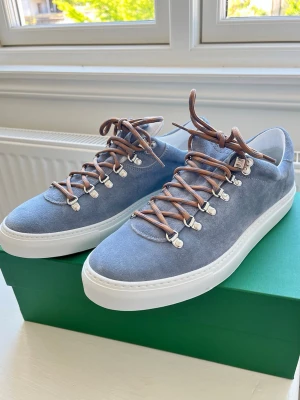 Brand new diemme marcostica skor  - Brand new diemme marcostica skor, alltså inga defekter. det ingår box och extra vita sko snören. Storlek: 44 , Kom gärna med frågor!