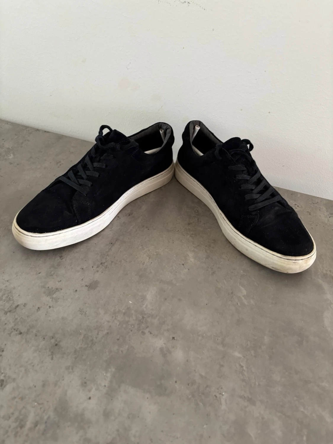 Svarta mockasneakers med vit sula - 3