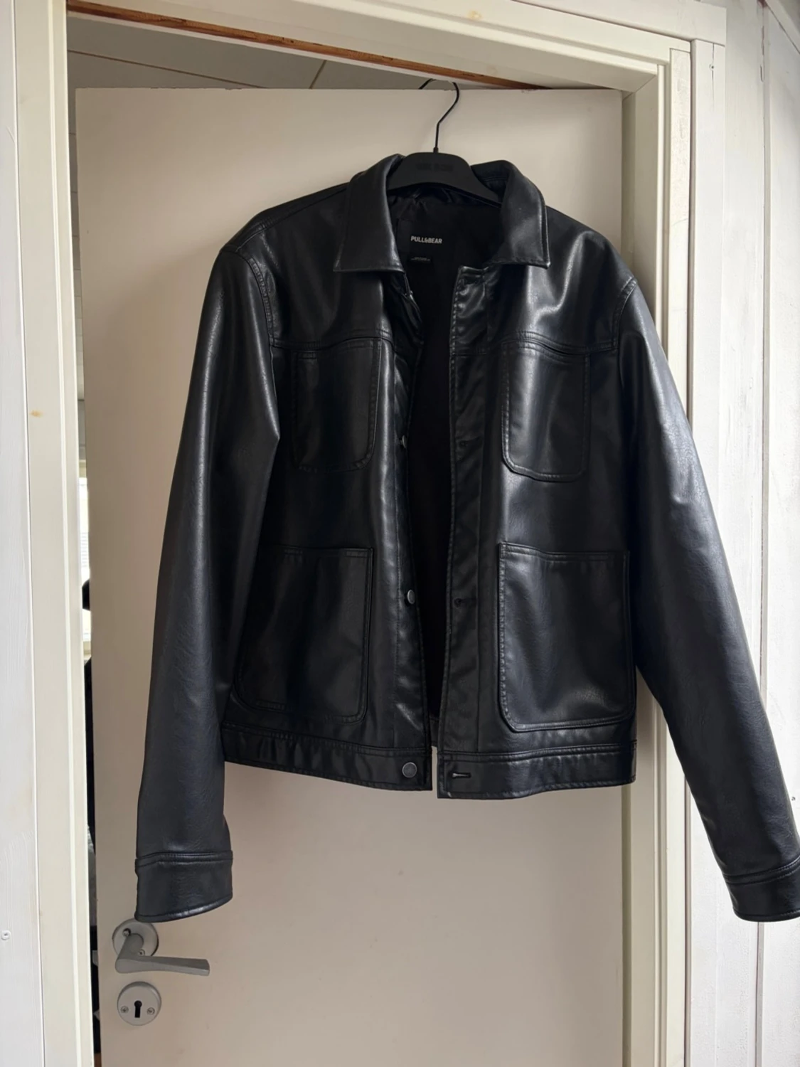 Svart skinnjacka från Pull&Bear
