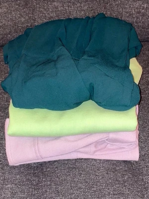 Klänning  - Klädpaket med 3 klänningar. Skriv för bilder på varje klänning