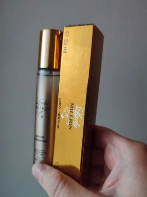 Paco Rabanne Lady Million - Paco Rabanne Lady Million Perfume. 33ml bottle. New! Limited Edition. Great winter/fall fragrance. Felmärkt med edt på flaskan. Detta är en EDP.
